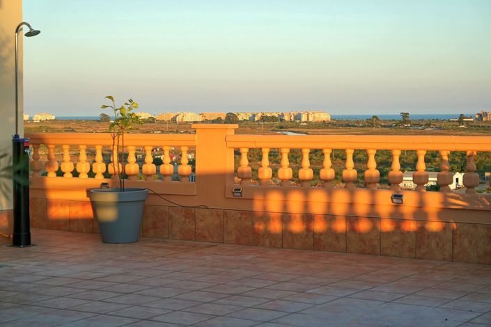 Image No.50-3 Bed Flat for sale