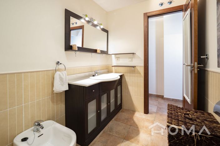 Image No.25-2 Bed Flat for sale