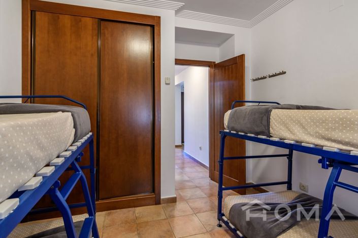 Image No.24-3 Bed Flat for sale