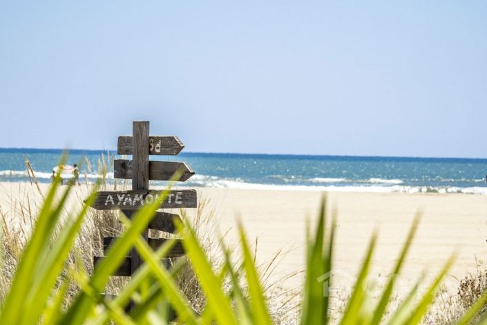 Image No.40-3 Bed Flat for sale