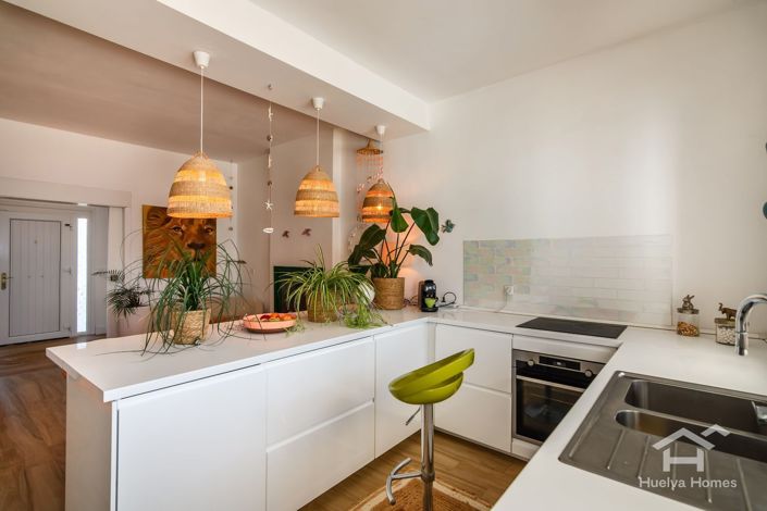 Image No.17-8 Bed Villa for sale