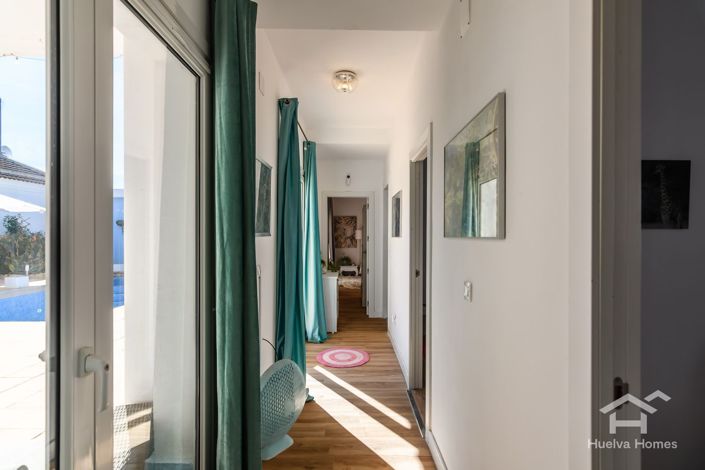 Image No.18-8 Bed Villa for sale