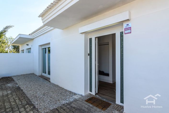 Image No.2-8 Bed Villa for sale