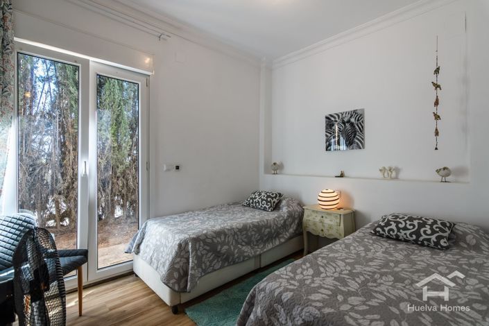 Image No.26-8 Bed Villa for sale