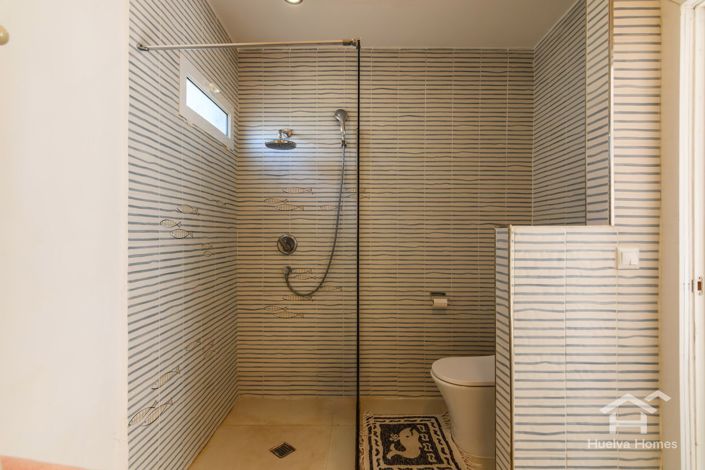 Image No.27-8 Bed Villa for sale