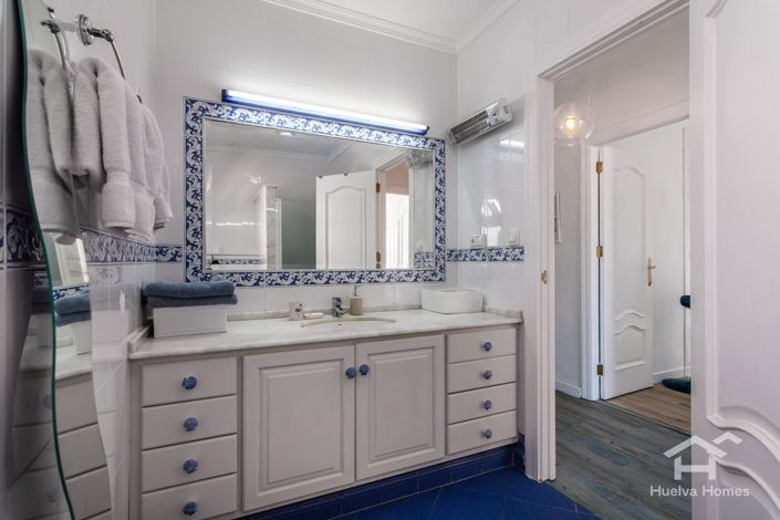 Image No.33-8 Bed Villa for sale