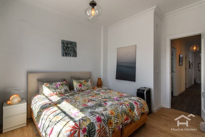 Image No.35-8 Bed Villa for sale