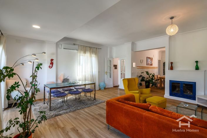 Image No.9-8 Bed Villa for sale