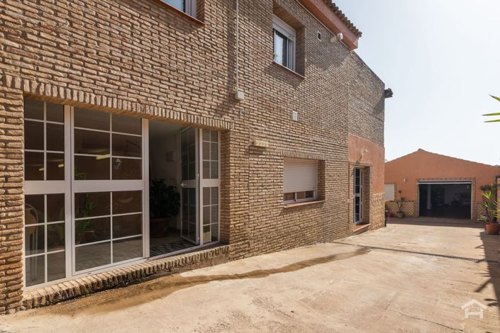 Image No.2-6 Bed Villa for sale