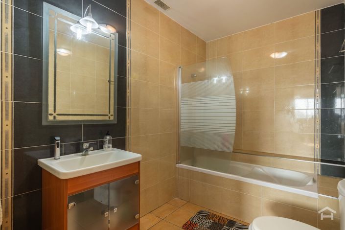 Image No.37-6 Bed Villa for sale