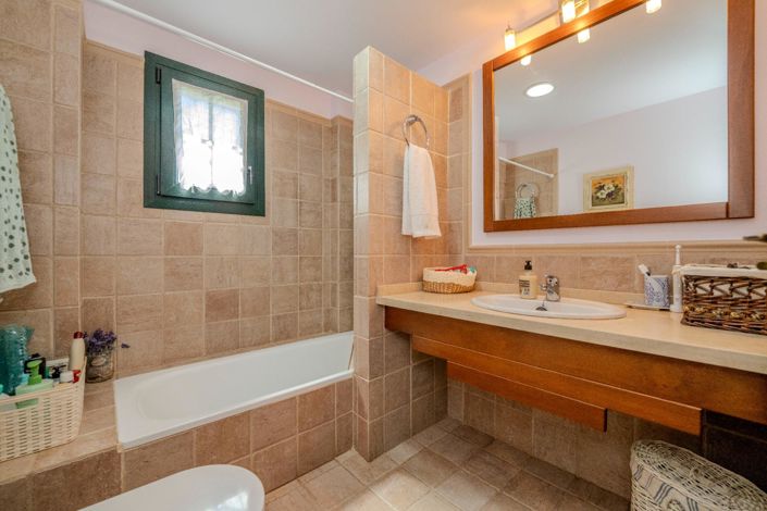 Image No.9-2 Bed Apartment for sale