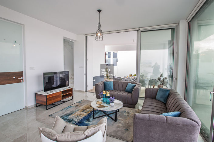 Image No.11-3 Bed House for sale