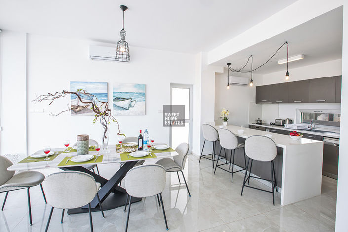 Image No.14-3 Bed House for sale