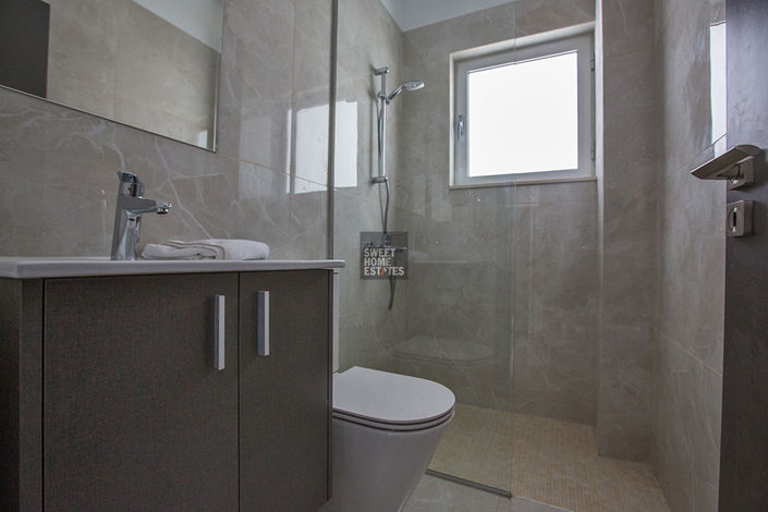 Image No.18-3 Bed House for sale