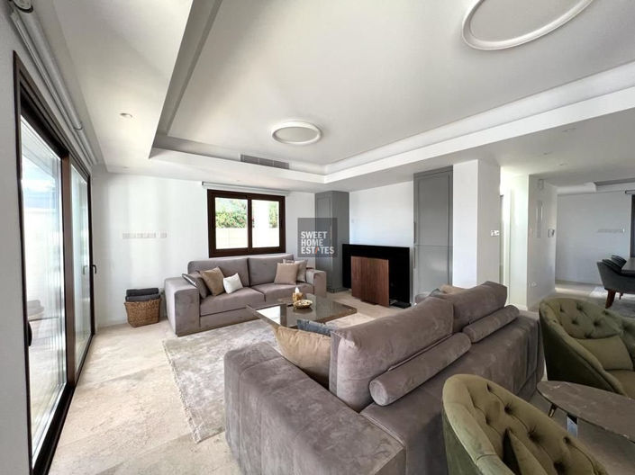 Image No.18-3 Bed House for sale