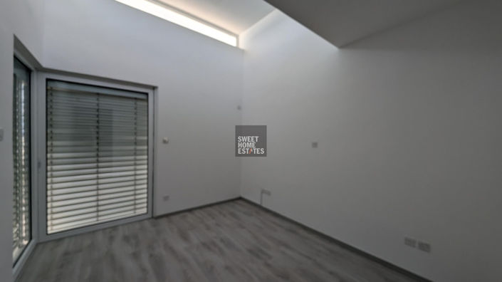 Image No.10-3 Bed House for sale