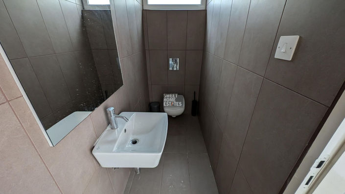 Image No.11-3 Bed House for sale