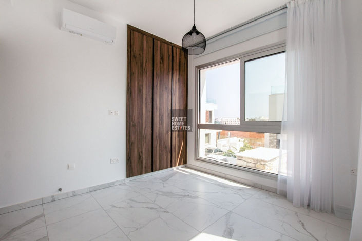 Image No.13-4 Bed House for sale