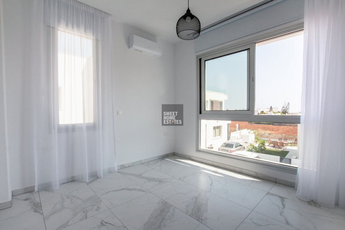 Image No.16-4 Bed House for sale