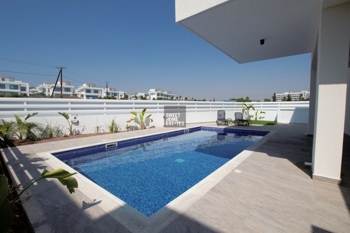 Image No.30-4 Bed House for sale