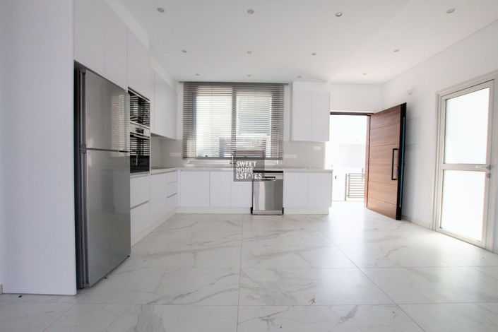 Image No.6-4 Bed House for sale