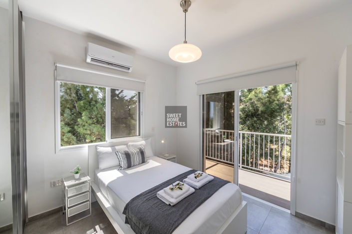 Image No.18-4 Bed House for sale