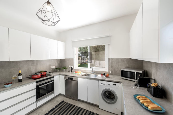 Image No.2-4 Bed House for sale