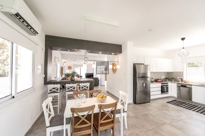 Image No.3-4 Bed House for sale