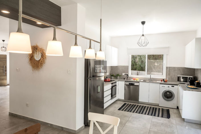 Image No.4-4 Bed House for sale