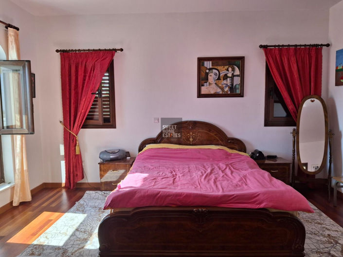 Image No.12-5 Bed House for sale