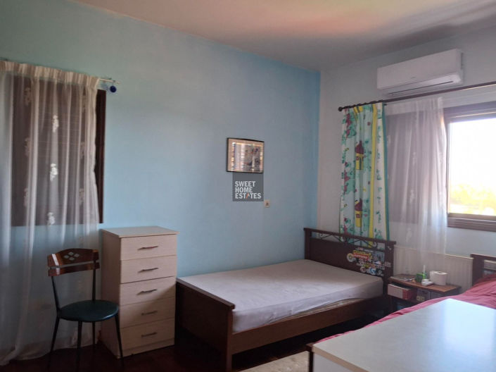 Image No.18-5 Bed House for sale