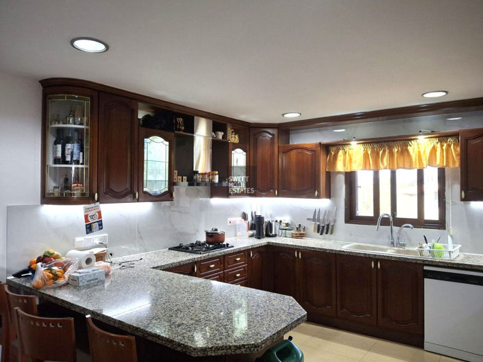 Image No.3-5 Bed House for sale