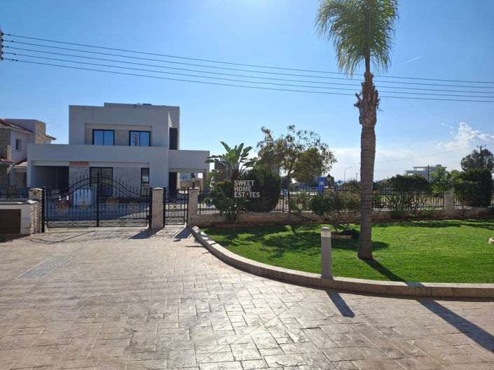 Image No.30-5 Bed House for sale