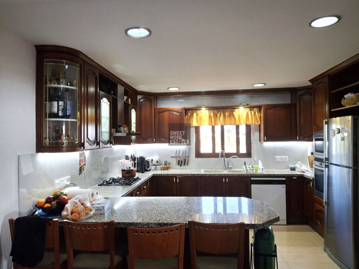 Image No.4-5 Bed House for sale