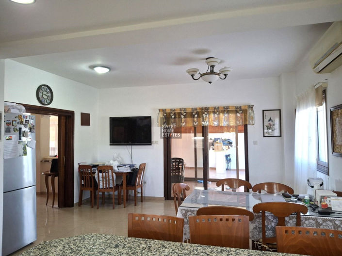 Image No.6-5 Bed House for sale