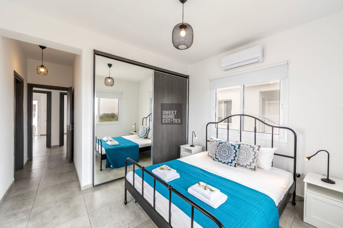 Image No.11-3 Bed House for sale