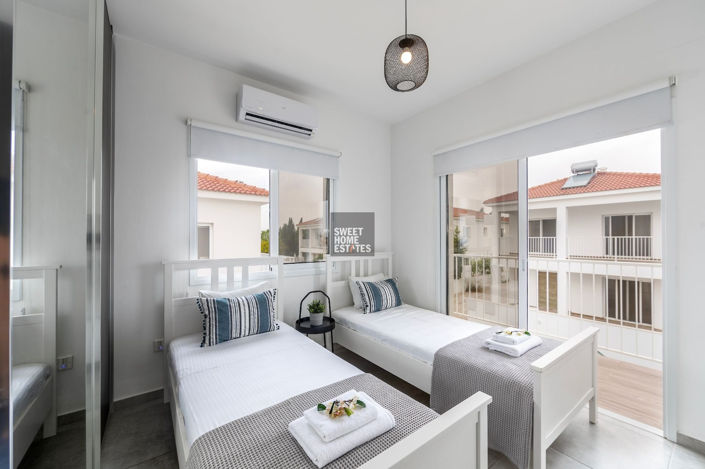 Image No.13-3 Bed House for sale