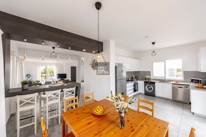 Image No.4-3 Bed House for sale