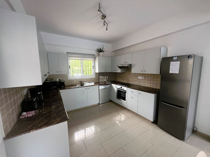 Image No.11-3 Bed House for sale