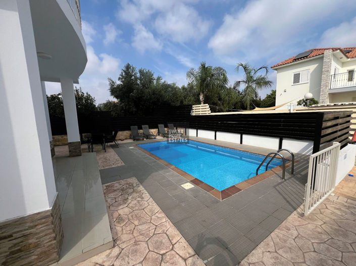 Image No.19-3 Bed House for sale