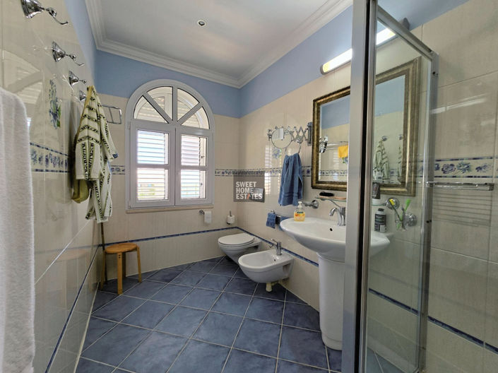 Image No.16-4 Bed House for sale