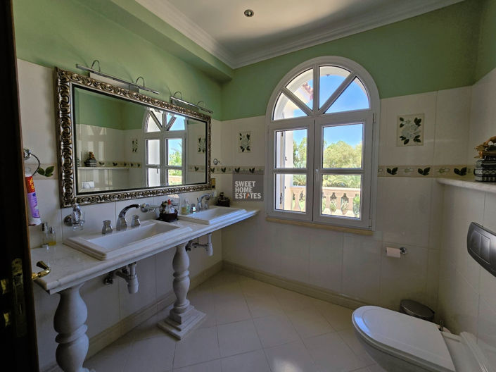 Image No.17-4 Bed House for sale