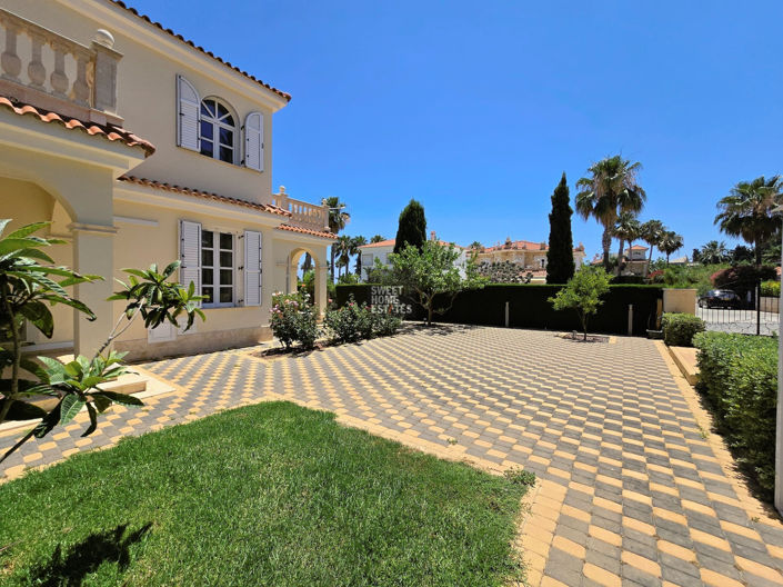 Image No.30-4 Bed House for sale