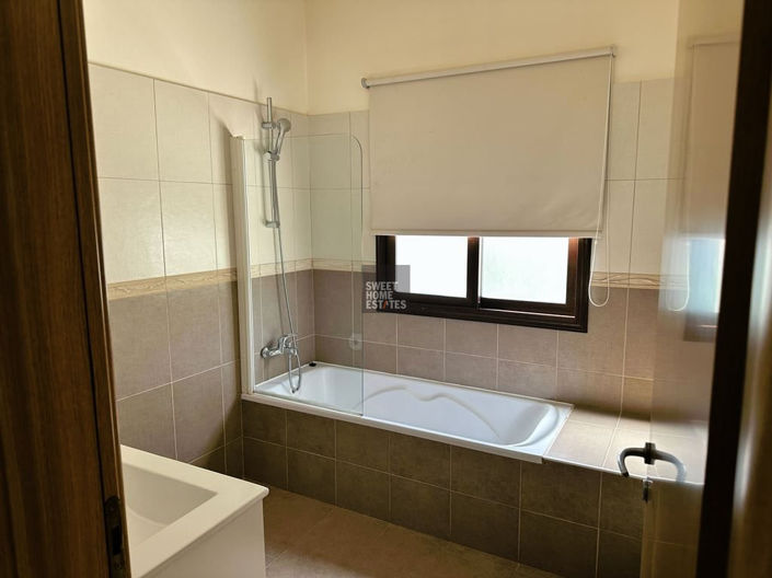 Image No.25-4 Bed House for sale