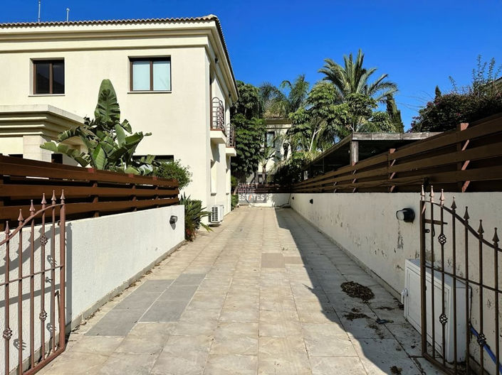 Image No.28-4 Bed House for sale