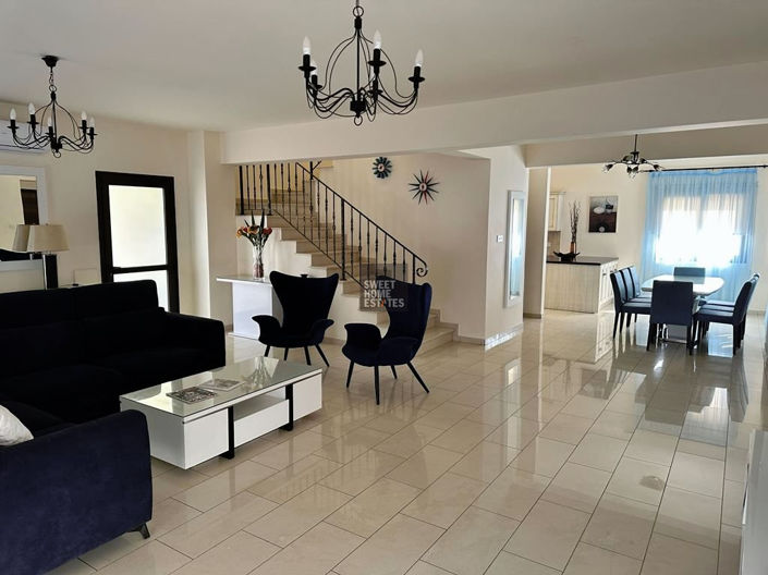 Image No.6-4 Bed House for sale