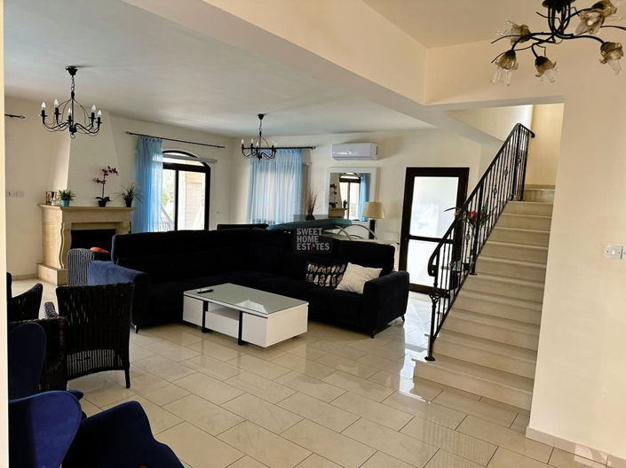 Image No.8-4 Bed House for sale