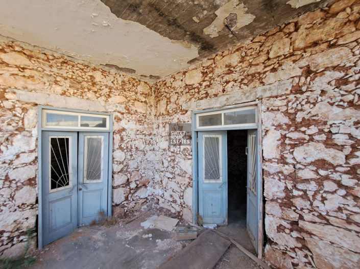 Image No.5-2 Bed House for sale