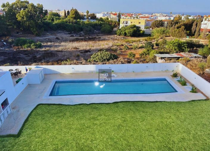 Image No.2-4 Bed House for sale