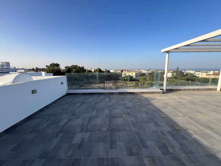 Image No.20-4 Bed House for sale